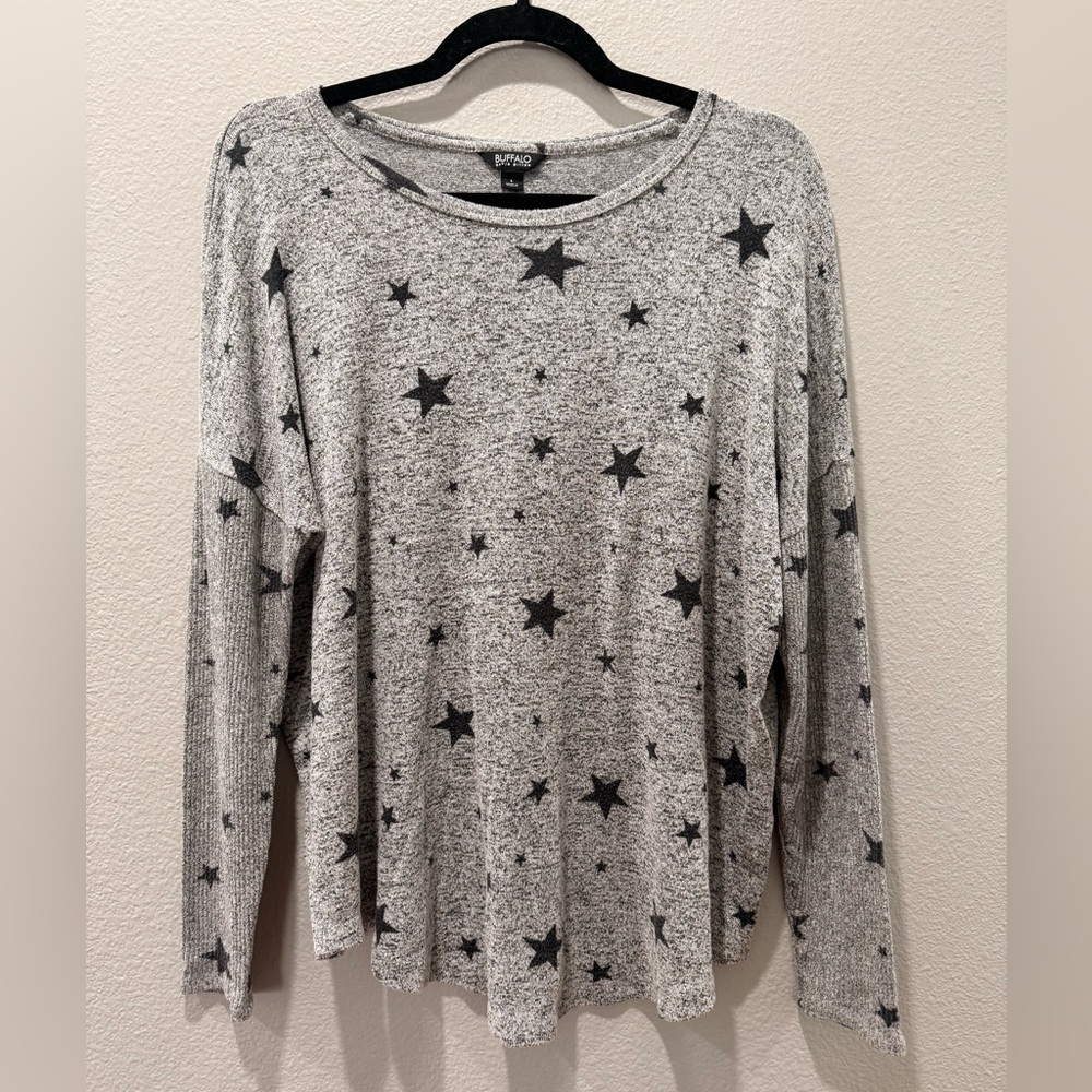 ⭐ NWOT Buffalo David Bitton Gray with Black Stars Long Sleeve Sweater – Size L - Picture 1 of 3